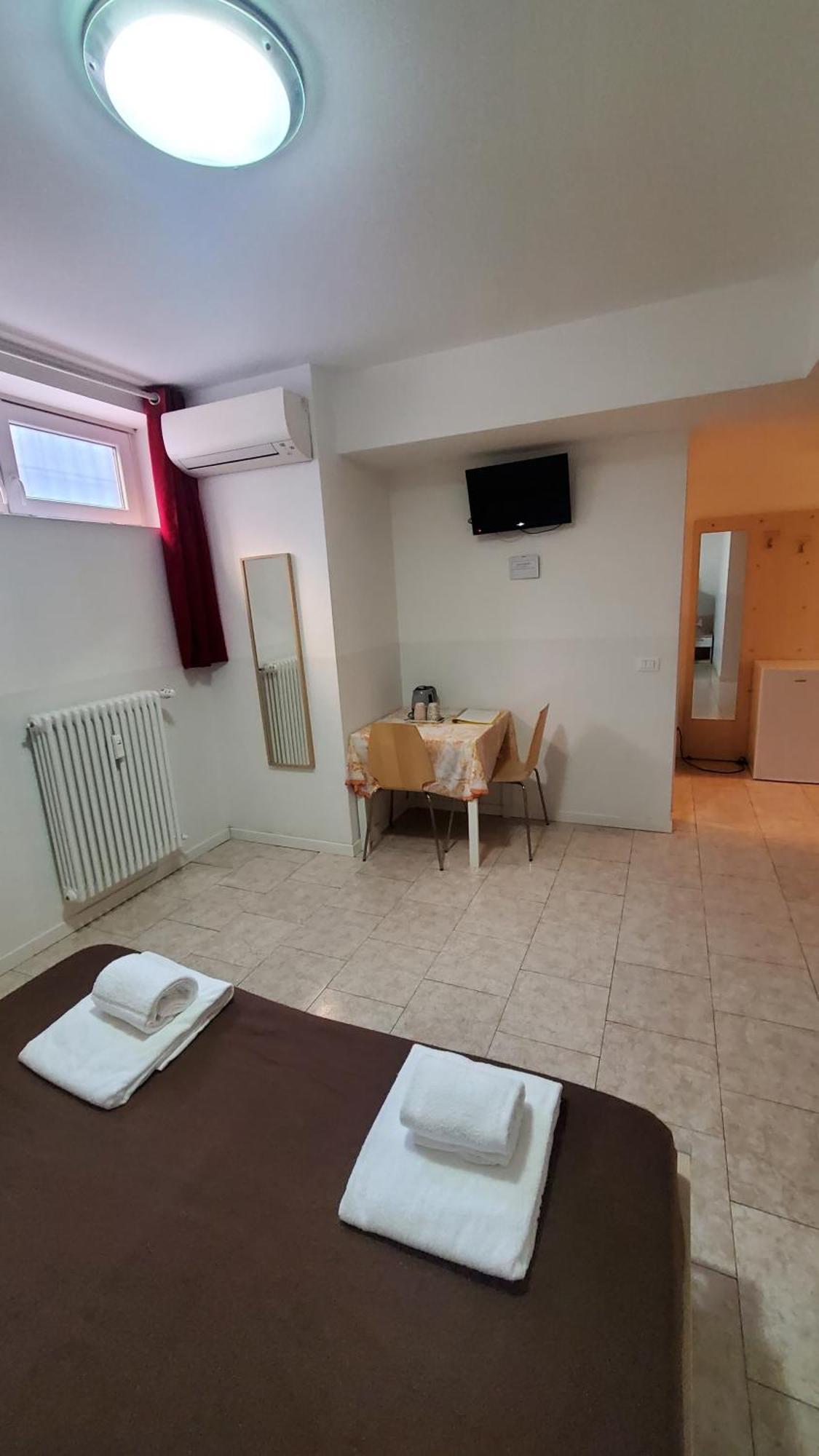 Hb Bonomelli 15 Hotell Bergamo Eksteriør bilde